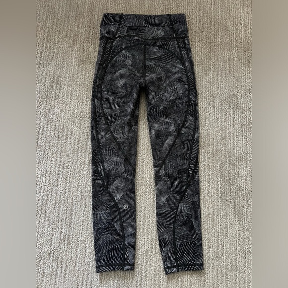 Lululemon Time To Sweat Crop 23" Velocity Mesh Island Mist Black Size 2 - Picture 8 of 10